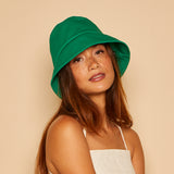 Model wearing Yuki bucket hat without matte chain 